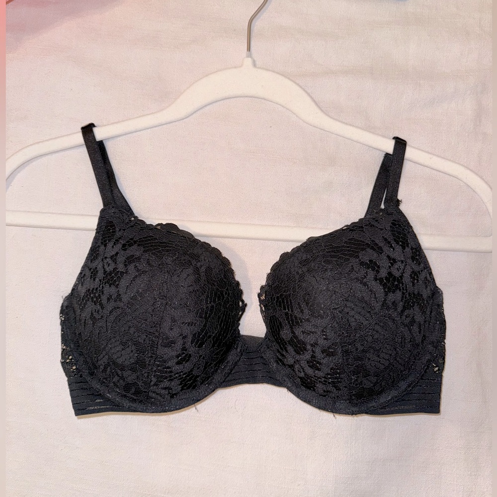 Victoria’s Secret Very Sexy Push-Up Bra 32D